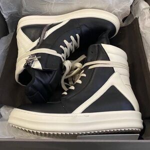 Stylish Black and White High-Top Men's Sneakers